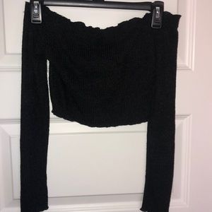 Black crop long sleeves with fun texture!🖤